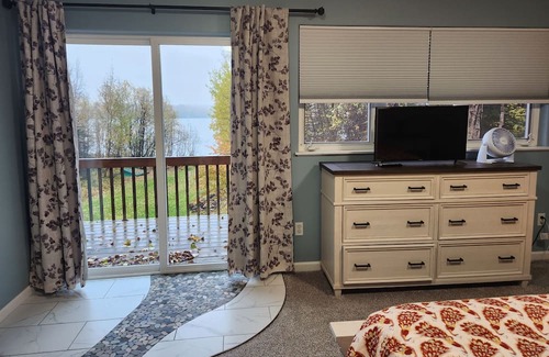 Wasilla Casa | Lakefront House with Mountain Views