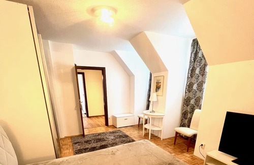 Baden Apartamento | Holiday Apartment "Stilvolles Studio" with Mountain View & Wi-Fi