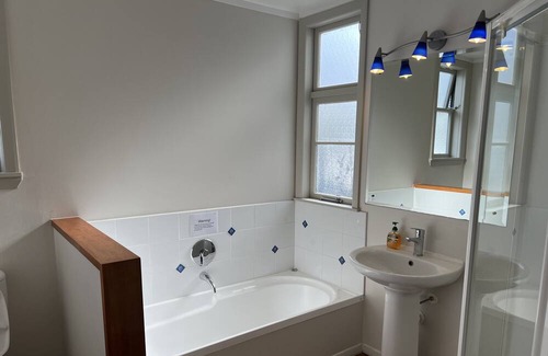 Palmerston North Casa | Central Spacious House With Backyard And Patio