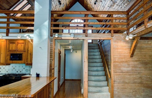 Stockbridge Casa | Meticulously restored serene barn minutes from the best of the Berkshires.