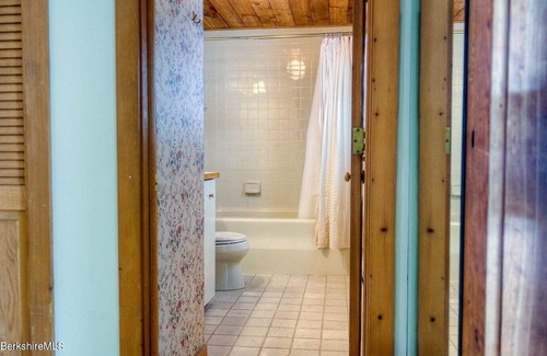 Stockbridge Casa | Meticulously restored serene barn minutes from the best of the Berkshires.