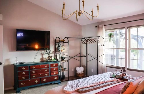 Champaign Casa | The Oasis