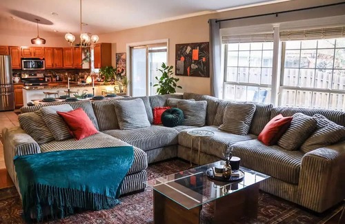 Champaign Casa | The Oasis