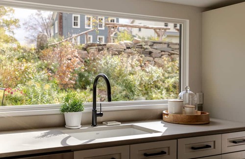 Kingston Cabaña | A Modern Lakeside Cottage in a Quiet Hudson Valley Hamlet