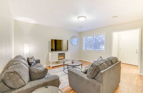 Joplin Casa | Newly Renovated Joplin Townhome w/ Fireplace