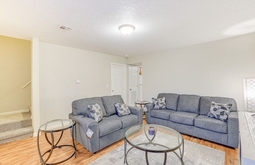 Joplin Casa | Newly Renovated Joplin Townhome w/ Fireplace
