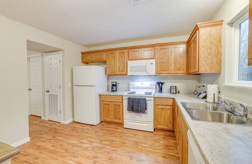 Joplin Casa | Newly Renovated Joplin Townhome w/ Fireplace