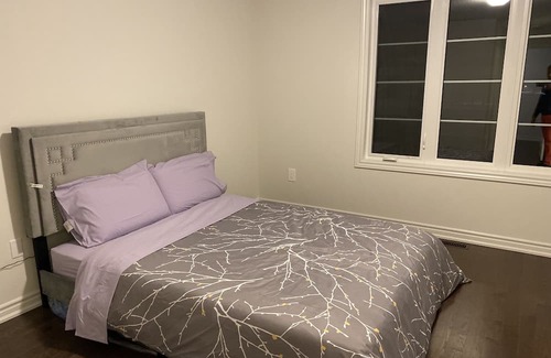Halton Regional Municipality Casa | Stunning And Quiet Neighbourhood Home Away From Home With Ample Parking Spaces