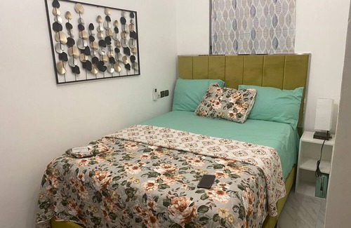 Lome Casa | HOUSE OF ISAAC: Modern Luxury Home Sleeps: 06 - Bedrooms: 03 - Bathrooms: 03