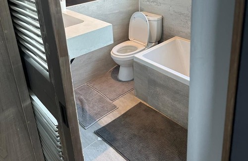 Mowbray Casa | Lemon House - Cozy Modern Finish and Style - Near University of Cape Town UCT
