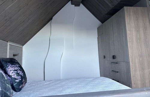 Mowbray Casa | Lemon House - Cozy Modern Finish and Style - Near University of Cape Town UCT