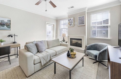 Cary Apartamento | Modern Apartment in Prime Location (ID1000X405)