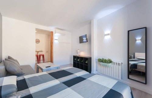 Barrio de La Latina Apartamento | **Studio Centre-La Latina-Sol-WiFi, A/C**