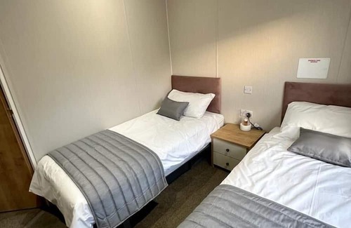 Newquay Cabina | Luxury 3 bedroom Maple View Lodge