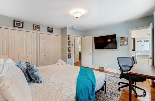 Ashbrook - Clawson Village Casa | Poolside Bungalow w/ Fire Pit Fun | Luxe King Suite