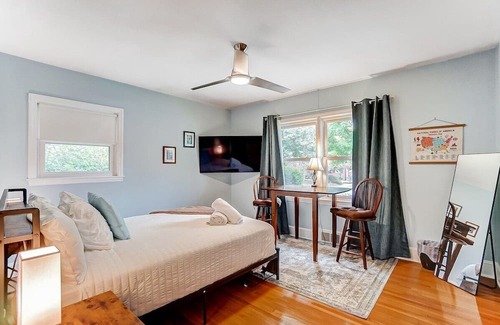 Ashbrook - Clawson Village Casa | Poolside Bungalow w/ Fire Pit Fun | Luxe King Suite