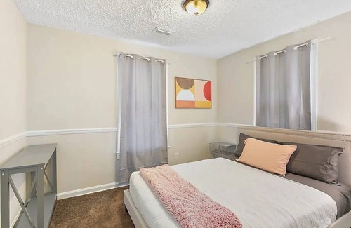 Lakeshore South Casa | Enjoy a wonderful & warm experience at this centrally-located place