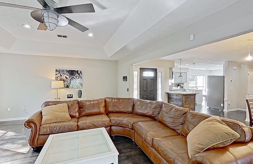 Gunter Afs Casa | Gorgeous pond view home with two porches, streaming, & W/D - great location
