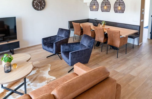 Leons Casa | 20-person group home in the heart of Friesland