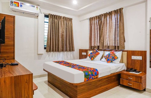 Akurdi Hotel | Fabexpress Sathvik Executive