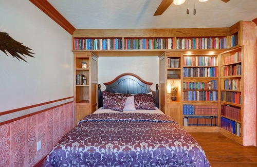 Shelley Apartamento | Charming Shelly Vacation Rental w/ Shared Fire Pit