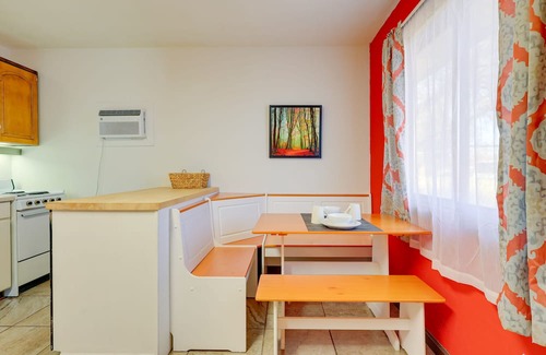 Shelley Apartamento | Shelly Studio Apartment Rental w/ Shared Fire Pit!