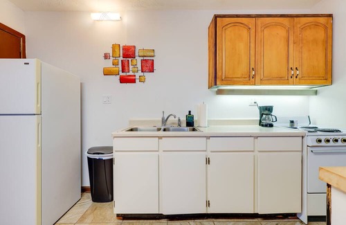 Shelley Apartamento | Shelly Studio Apartment Rental w/ Shared Fire Pit!