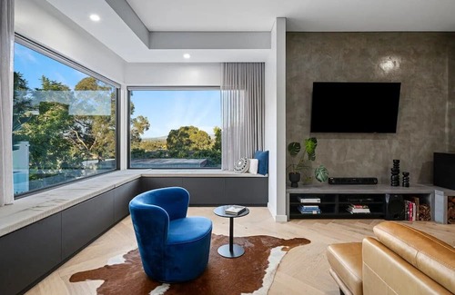 Albury Casa | Luxurious urban oasis with pool in Central Albury