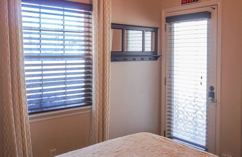 Hurricane Apartamento | AAA Suite: Luxe Studio Casita with pool, Hot Tub & BBQ in the gateway to Zion.