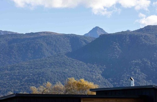 Te Anau Apartamento | Fantastic vistas across the lake to the mountains and forest