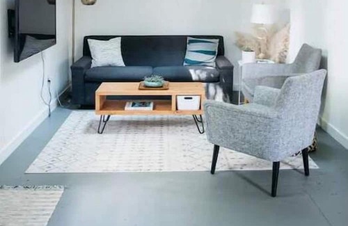 Vernon Casa | Lovely NE bright hideaway, walk to food/beer/shops