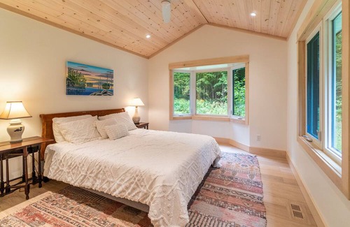 Baysville Cabaña | Muskoka Luxury Beach House Sunset and Big Lake Views