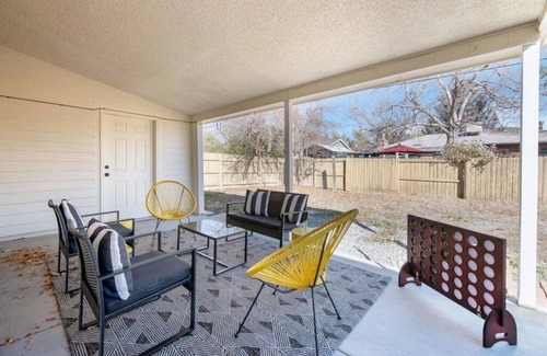 Alta Vista Area Casa | Retro Denver Retreat W Fun Games Movie Room