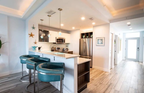 Merritt Island Apartamento | Luxury Condo with Pool and Gym at Cape Crossing