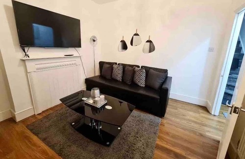 Selhurst Casa | Stunning 3-Bed House in Croydon