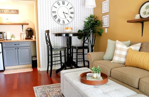 Elk Grove Apartamento | Charming Sacramento-based "Garden Cottage" Apartment in Elk Grove