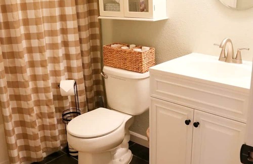 Elk Grove Apartamento | Charming Sacramento-based "Garden Cottage" Apartment in Elk Grove