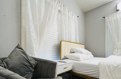 Seabrook Casa | Upscale Single Family House 7 miles outside of DC.