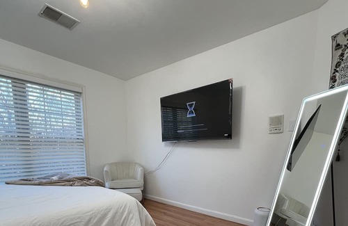 Seabrook Casa | Upscale Single Family House 7 miles outside of DC.