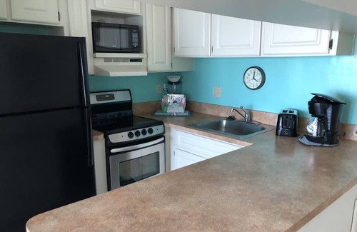 New Smyrna Beach Complejo | 2 Bedroom Oceanview Suite overlooking the Atlantic ocean with white sandy beach