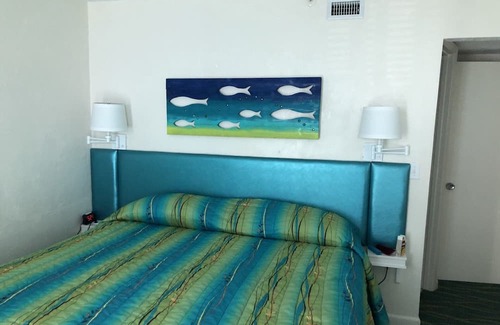 New Smyrna Beach Complejo | 2 Bedroom Oceanview Suite overlooking the Atlantic ocean with white sandy beach