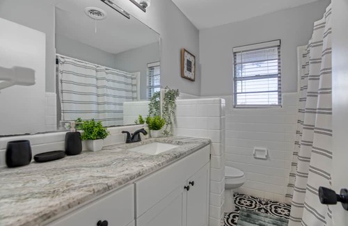Jacksonville Casa | Ideal 3BR for Work Stays and Home Transition