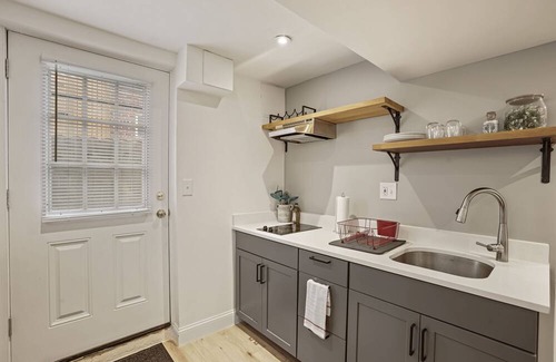 16th Street Heights Apartamento | Cozy and modern Basement Apartment in great Washington, DC neighborhood!
