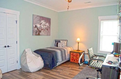 Tranquil Harbour Casa | Cozy Home 10-15 min scenic walk from the beach!