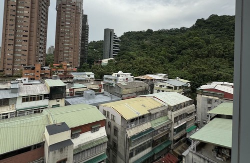 Xinyi Apartamento | Taipei 101 Xiangshan Mountain Getaway 5mins biking MTR & Taipei 101