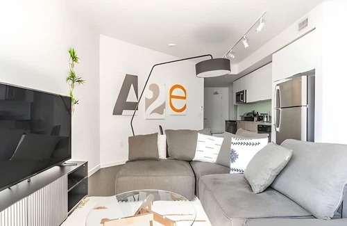 West Bellevue Apartamento | The Sophari 1BR Experience:Modern Living |Pool+Gym