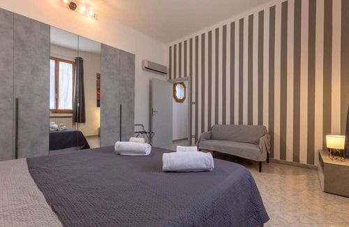 Bolognina Apartamento | Vrbo Property