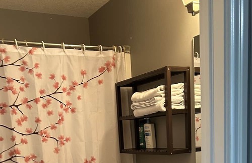 Saskatoon Casa | GEARY LODGE -“home away from home” , minutes drive from Saskatoon Airport .