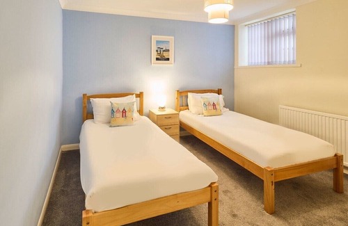 Margate Old Town Cabaña | Host & Stay | Cobb Court