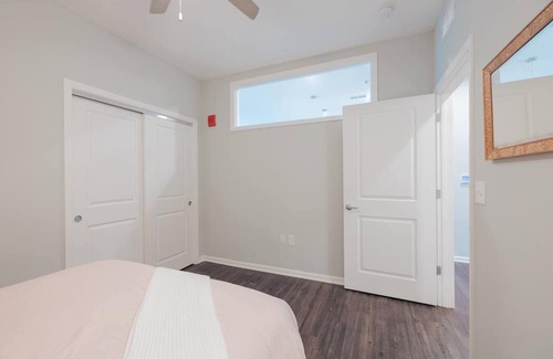 North Kansas City Apartamento | Rose Haven Retreat 2BR Loft 1.7 Miles to Downtown